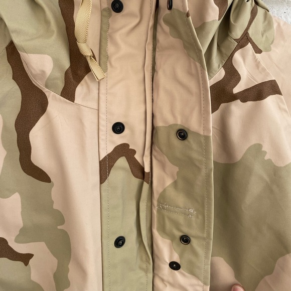 NWT U.S. Military Issue Desert Camouflage Cold Weather ECWCS Parka size Medium - Picture 12 of 16